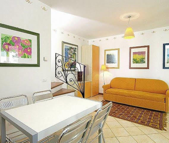 بورتو ريكاناتي Residence I Giardini Del Conero المظهر الخارجي الصورة